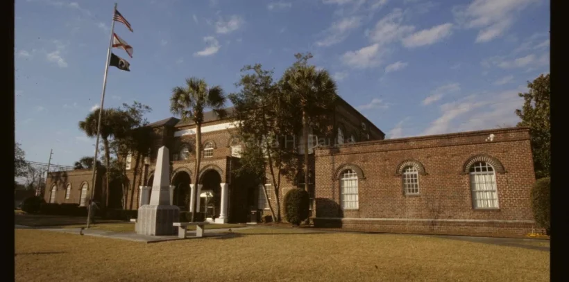 Gilchrist-couty-courthouse-1024x702